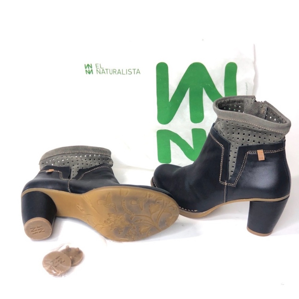 EL NATURALISTA Leather Navy Chunky Heels Booties - Picture 6 of 9
